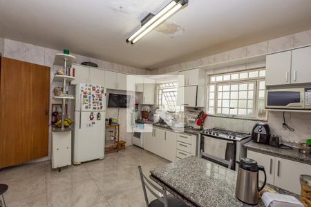 Casa à venda com 296m², 4 quartos e 4 vagasCozinha