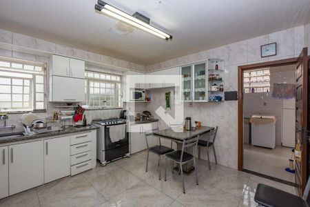 Casa à venda com 296m², 4 quartos e 4 vagasCozinha