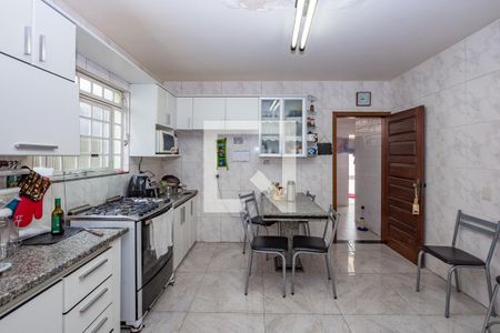 Casa à venda com 296m², 4 quartos e 4 vagasCozinha