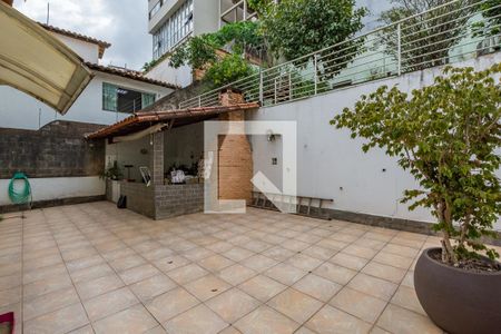 Casa à venda com 296m², 4 quartos e 4 vagasQuintal