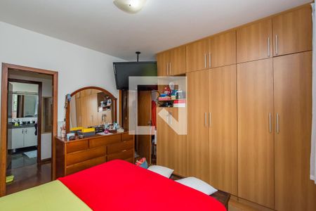 Casa à venda com 296m², 4 quartos e 4 vagasSuíte