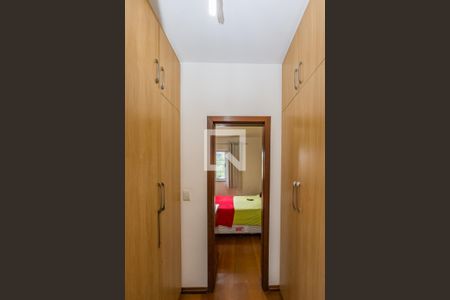 Casa à venda com 296m², 4 quartos e 4 vagasCloset