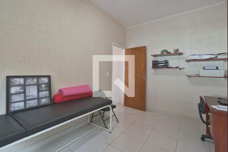 Casa à venda com 220m², 4 quartos e 2 vagas Casa à venda com 220m², 4 quartos e 2 vagasQuarto 1