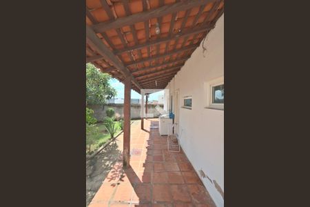 Casa à venda com 220m², 4 quartos e 2 vagas Casa à venda com 220m², 4 quartos e 2 vagasQuintal - Edícula