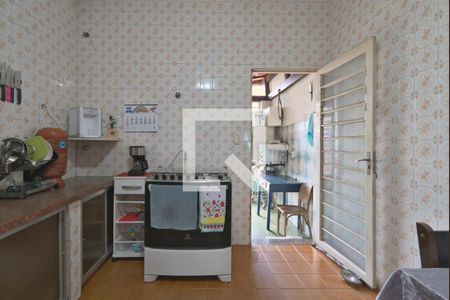 Casa à venda com 220m², 4 quartos e 2 vagas Casa à venda com 220m², 4 quartos e 2 vagasCozinha