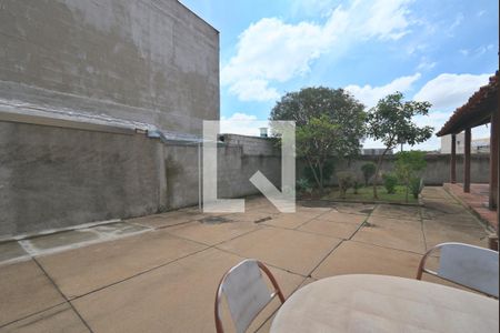 Casa à venda com 220m², 4 quartos e 2 vagas Casa à venda com 220m², 4 quartos e 2 vagasQuintal
