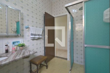 Casa à venda com 220m², 4 quartos e 2 vagas Casa à venda com 220m², 4 quartos e 2 vagasBanheiro Social