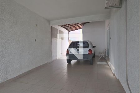Casa à venda com 220m², 4 quartos e 2 vagas Casa à venda com 220m², 4 quartos e 2 vagasGaragem
