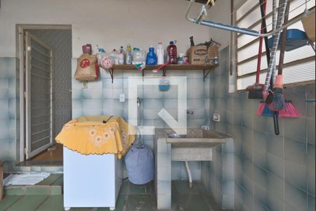 Casa à venda com 220m², 4 quartos e 2 vagas Casa à venda com 220m², 4 quartos e 2 vagasÁrea de Serviço