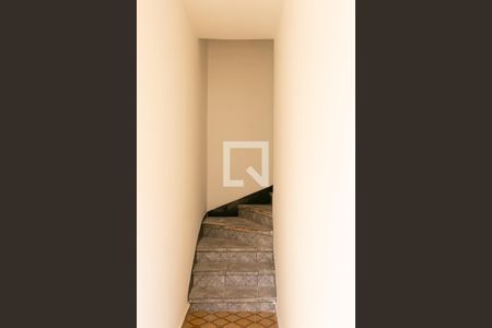 Casa para alugar com 90m², 2 quartos e sem vaga Casa para alugar com 90m², 2 quartos e sem vagaEscada