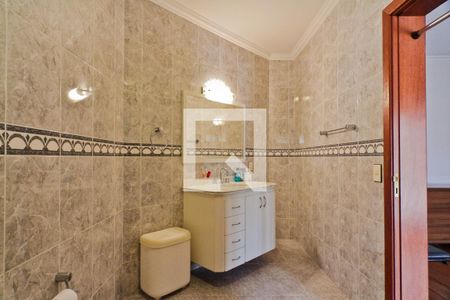 Casa à venda com 500m², 4 quartos e 4 vagasBanheiro da Suíte 2