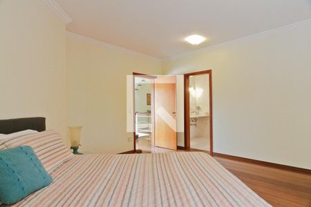 Casa à venda com 500m², 4 quartos e 4 vagasSuíte 1