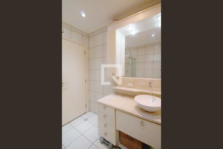 Apartamento à venda com 92m², 2 quartos e 1 vaga Apartamento à venda com 92m², 2 quartos e 1 vagaBanheiro da Suíte