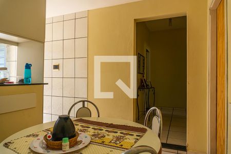 Casa à venda com 250m², 2 quartos e 3 vagas Casa à venda com 250m², 2 quartos e 3 vagasCozinha