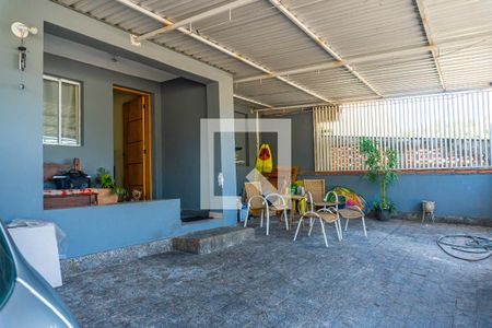 Casa à venda com 250m², 2 quartos e 3 vagas Casa à venda com 250m², 2 quartos e 3 vagasGaragem