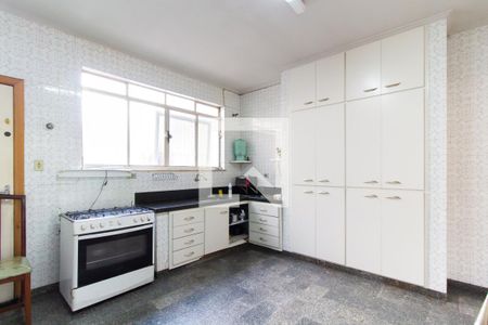 Casa para alugar com 250m², 2 quartos e 3 vagasCozinha