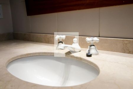 Apartamento à venda com 243m², 4 quartos e 4 vagas Apartamento à venda com 243m², 4 quartos e 4 vagasBanheiro Quarto 3 - Suíte