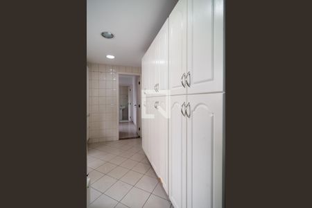 Apartamento à venda com 243m², 4 quartos e 4 vagas Apartamento à venda com 243m², 4 quartos e 4 vagasÁrea de Serviço