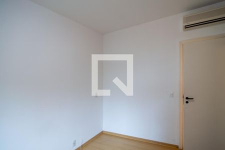 Apartamento à venda com 243m², 4 quartos e 4 vagas Apartamento à venda com 243m², 4 quartos e 4 vagasQuarto 3 - Suíte