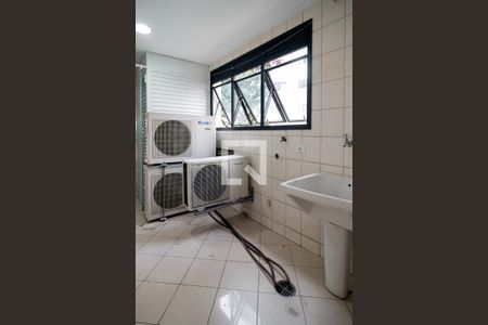 Apartamento à venda com 243m², 4 quartos e 4 vagas Apartamento à venda com 243m², 4 quartos e 4 vagasÁrea de Serviço