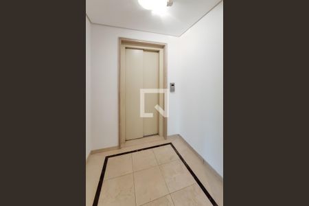 Apartamento à venda com 243m², 4 quartos e 4 vagas Apartamento à venda com 243m², 4 quartos e 4 vagasHall Entrada
