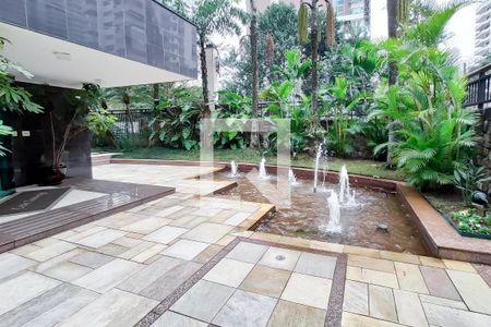 Apartamento à venda com 243m², 4 quartos e 4 vagas Apartamento à venda com 243m², 4 quartos e 4 vagasÁrea Externa