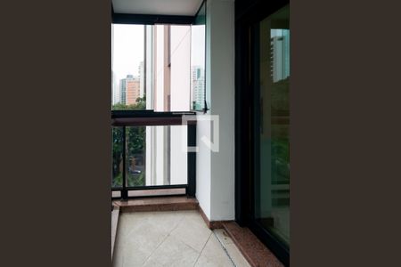 Apartamento à venda com 243m², 4 quartos e 4 vagas Apartamento à venda com 243m², 4 quartos e 4 vagasVaranda Quarto 4 - Suíte Master