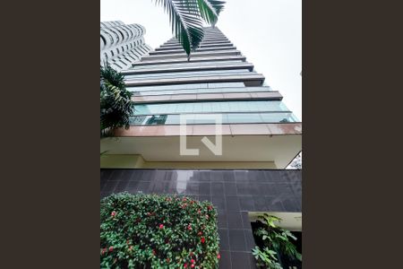 Apartamento à venda com 243m², 4 quartos e 4 vagas Apartamento à venda com 243m², 4 quartos e 4 vagasFachada