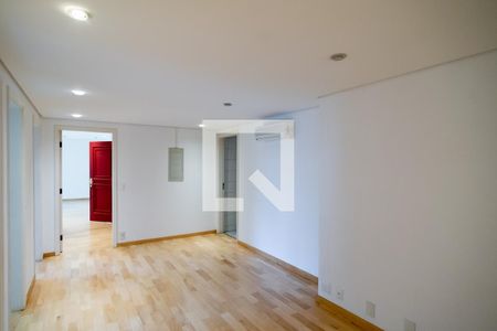 Apartamento à venda com 243m², 4 quartos e 4 vagas Apartamento à venda com 243m², 4 quartos e 4 vagasSala Íntima