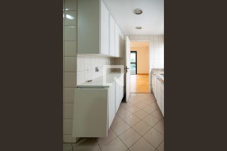 Apartamento à venda com 243m², 4 quartos e 4 vagas Apartamento à venda com 243m², 4 quartos e 4 vagasCozinha