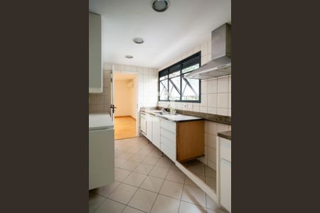 Apartamento à venda com 243m², 4 quartos e 4 vagas Apartamento à venda com 243m², 4 quartos e 4 vagasCozinha