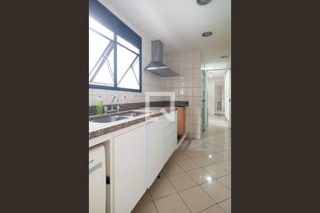 Apartamento à venda com 243m², 4 quartos e 4 vagas Apartamento à venda com 243m², 4 quartos e 4 vagasCozinha