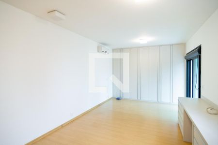 Apartamento à venda com 243m², 4 quartos e 4 vagas Apartamento à venda com 243m², 4 quartos e 4 vagasQuarto 4 - Suíte Master