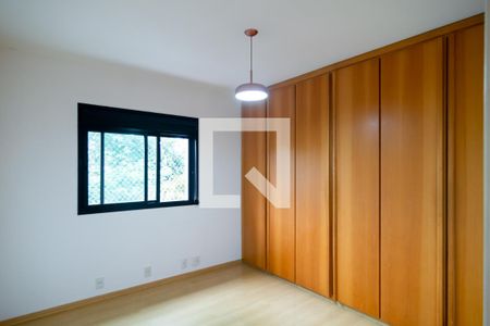 Apartamento à venda com 243m², 4 quartos e 4 vagas Apartamento à venda com 243m², 4 quartos e 4 vagasQuarto 1