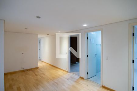 Apartamento à venda com 243m², 4 quartos e 4 vagas Apartamento à venda com 243m², 4 quartos e 4 vagasSala Íntima