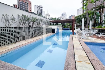 Apartamento à venda com 243m², 4 quartos e 4 vagas Apartamento à venda com 243m², 4 quartos e 4 vagasPiscina