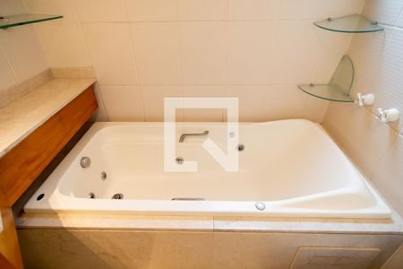 Apartamento à venda com 243m², 4 quartos e 4 vagas Apartamento à venda com 243m², 4 quartos e 4 vagasBanheiro Quarto 4 - Suíte Master