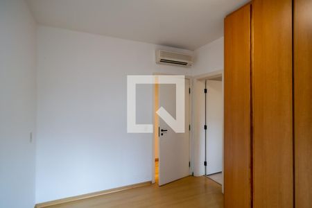 Apartamento à venda com 243m², 4 quartos e 4 vagas Apartamento à venda com 243m², 4 quartos e 4 vagasQuarto 3 - Suíte