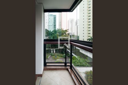 Apartamento à venda com 243m², 4 quartos e 4 vagas Apartamento à venda com 243m², 4 quartos e 4 vagasVaranda Quarto 4 - Suíte Master