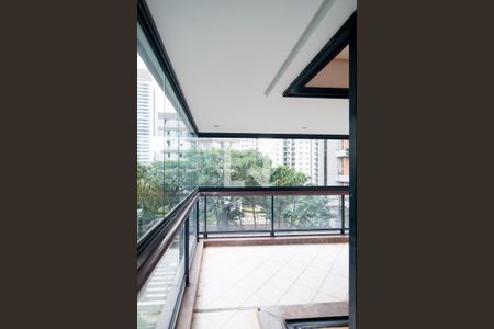 Apartamento à venda com 243m², 4 quartos e 4 vagas Apartamento à venda com 243m², 4 quartos e 4 vagasVaranda