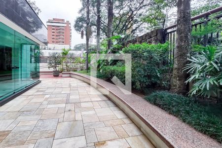 Apartamento à venda com 243m², 4 quartos e 4 vagas Apartamento à venda com 243m², 4 quartos e 4 vagasÁrea Externa