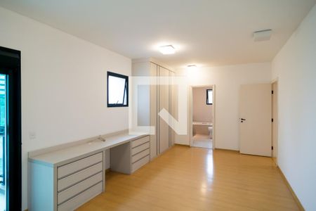 Apartamento à venda com 243m², 4 quartos e 4 vagas Apartamento à venda com 243m², 4 quartos e 4 vagasQuarto 4 - Suíte Master