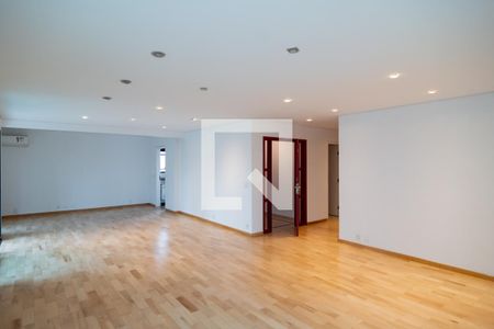 Apartamento à venda com 243m², 4 quartos e 4 vagas Apartamento à venda com 243m², 4 quartos e 4 vagasSala