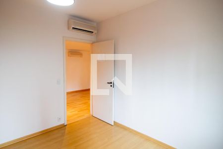 Apartamento à venda com 243m², 4 quartos e 4 vagas Apartamento à venda com 243m², 4 quartos e 4 vagasQuarto 1