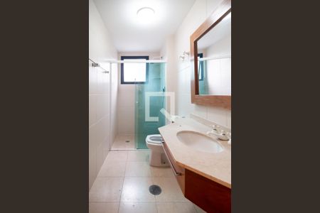 Apartamento à venda com 243m², 4 quartos e 4 vagas Apartamento à venda com 243m², 4 quartos e 4 vagasBanheiro Social