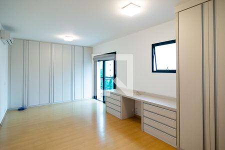 Apartamento à venda com 243m², 4 quartos e 4 vagas Apartamento à venda com 243m², 4 quartos e 4 vagasQuarto 4 - Suíte Master