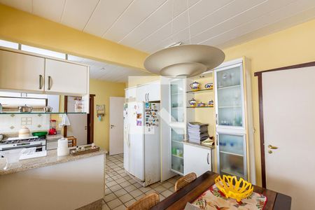 Casa de condomínio à venda com 500m², 5 quartos e 2 vagas Casa de condomínio à venda com 500m², 5 quartos e 2 vagasCozinha