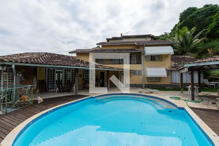 Casa de condomínio à venda com 500m², 5 quartos e 2 vagas Casa de condomínio à venda com 500m², 5 quartos e 2 vagasÁrea externa
