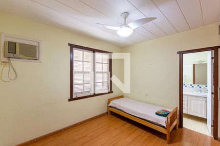 Casa de condomínio à venda com 500m², 5 quartos e 2 vagas Casa de condomínio à venda com 500m², 5 quartos e 2 vagasQuarto