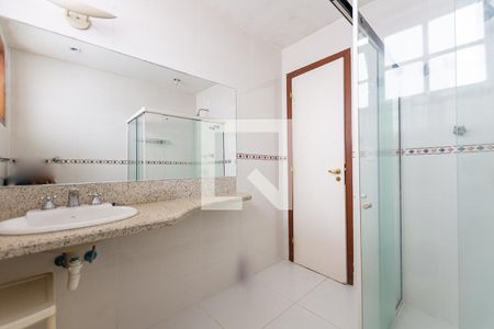 Casa de condomínio à venda com 500m², 5 quartos e 2 vagas Casa de condomínio à venda com 500m², 5 quartos e 2 vagasBanheiro